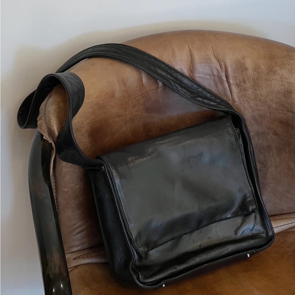 DANIER SQUARE MESSENGER Leather Crossbody Bag